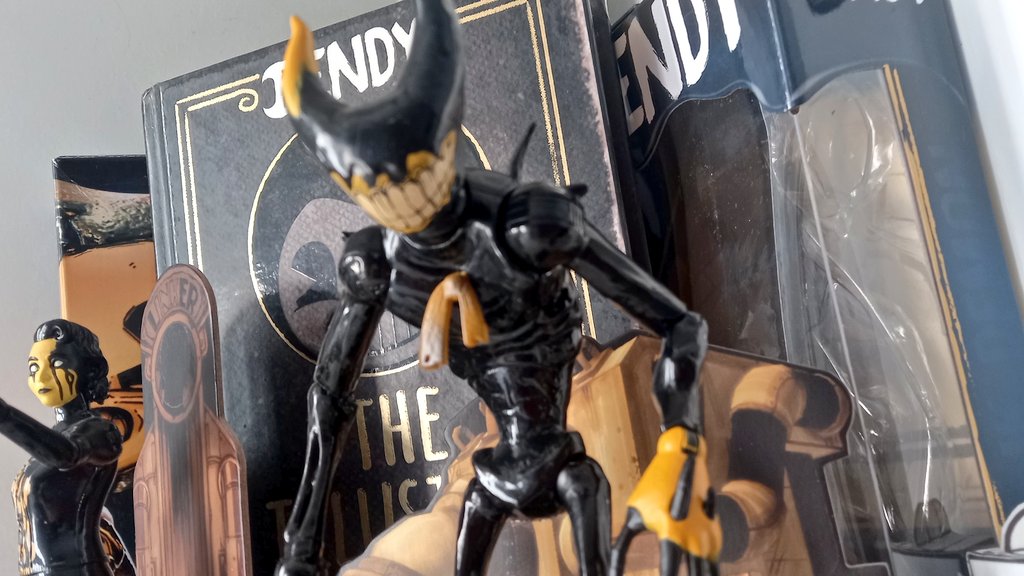 Birigui_hq's tweet photo. I finally got the Ink Demon figure, he is amazing. I love this game. #Bendy #Batdr #Batim @Bendy @themeatly https://t.co/j4Phy2UDLk
