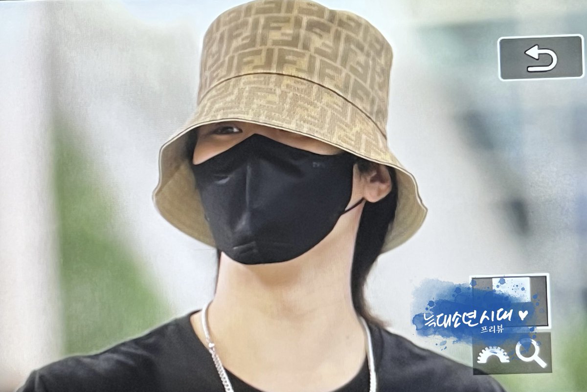 wolfboy1999's tweet photo. 260711  prev ✈️

#라키 #ROCKY https://t.co/bFhmlPLg7g