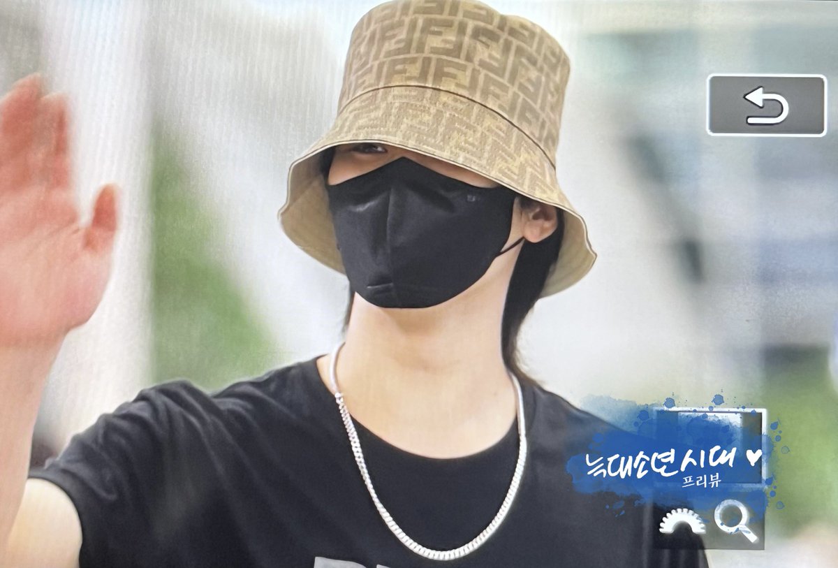 wolfboy1999's tweet photo. 260711  prev ✈️

#라키 #ROCKY https://t.co/bFhmlPLg7g
