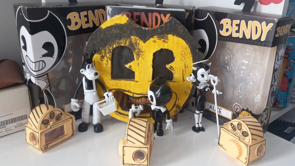 Birigui_hq's tweet photo. I finally got the Ink Demon figure, he is amazing. I love this game. #Bendy #Batdr #Batim @Bendy @themeatly https://t.co/j4Phy2UDLk