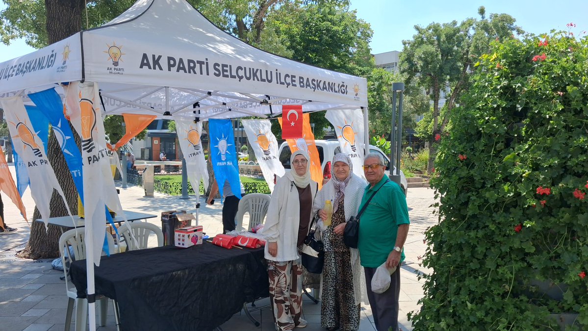 SelcukluKad's tweet photo. 📍 Zafer 
İl Kadın Kolları ve Selçuklu Kadın Kolları yönetim kurulu üyelerimizle birlikte bugün de Zafer Mahallemizde üyelik çalışmalarımızı gerçekleştirdik. https://t.co/oSFBg2IclS
