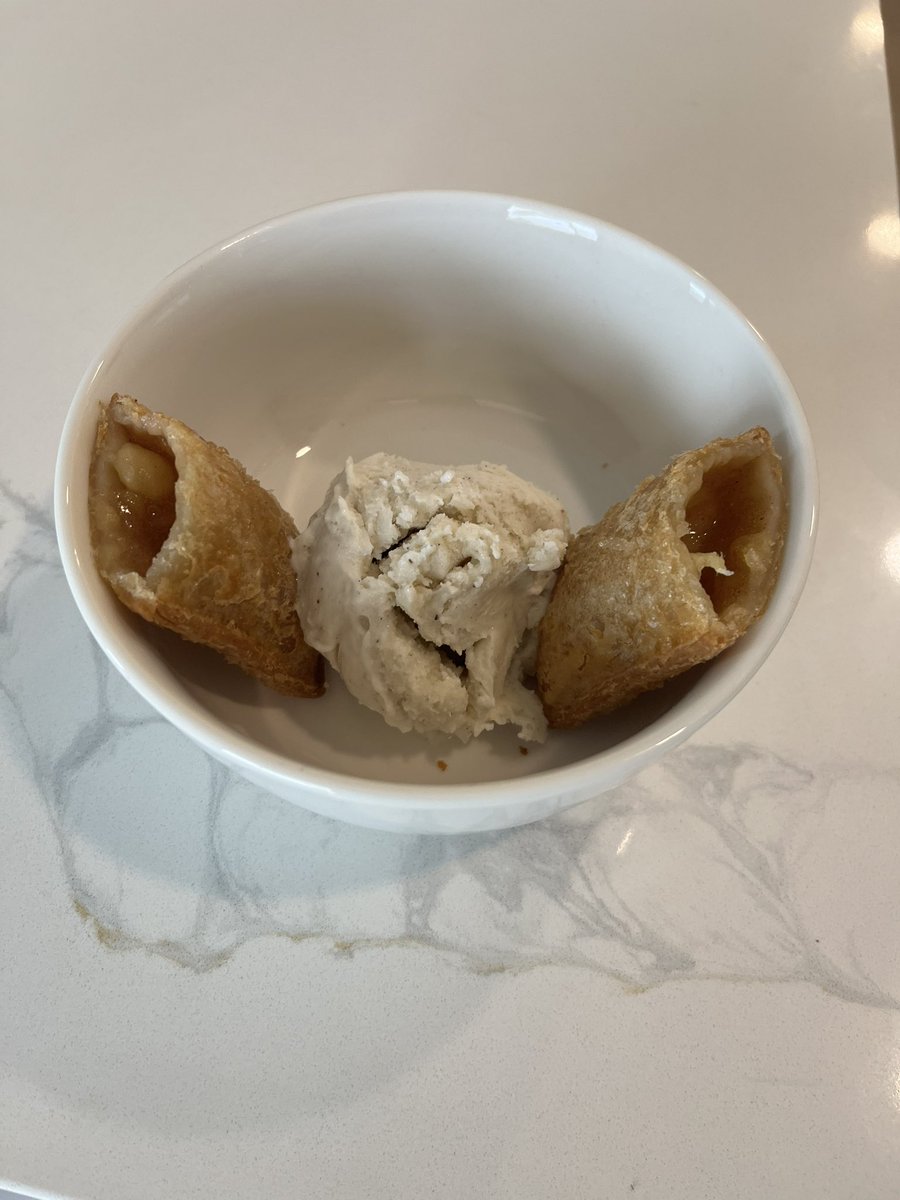 datboicracked's tweet photo. Early afternoon dessert. Apple pie and gelato https://t.co/UHQ3UQoHQu