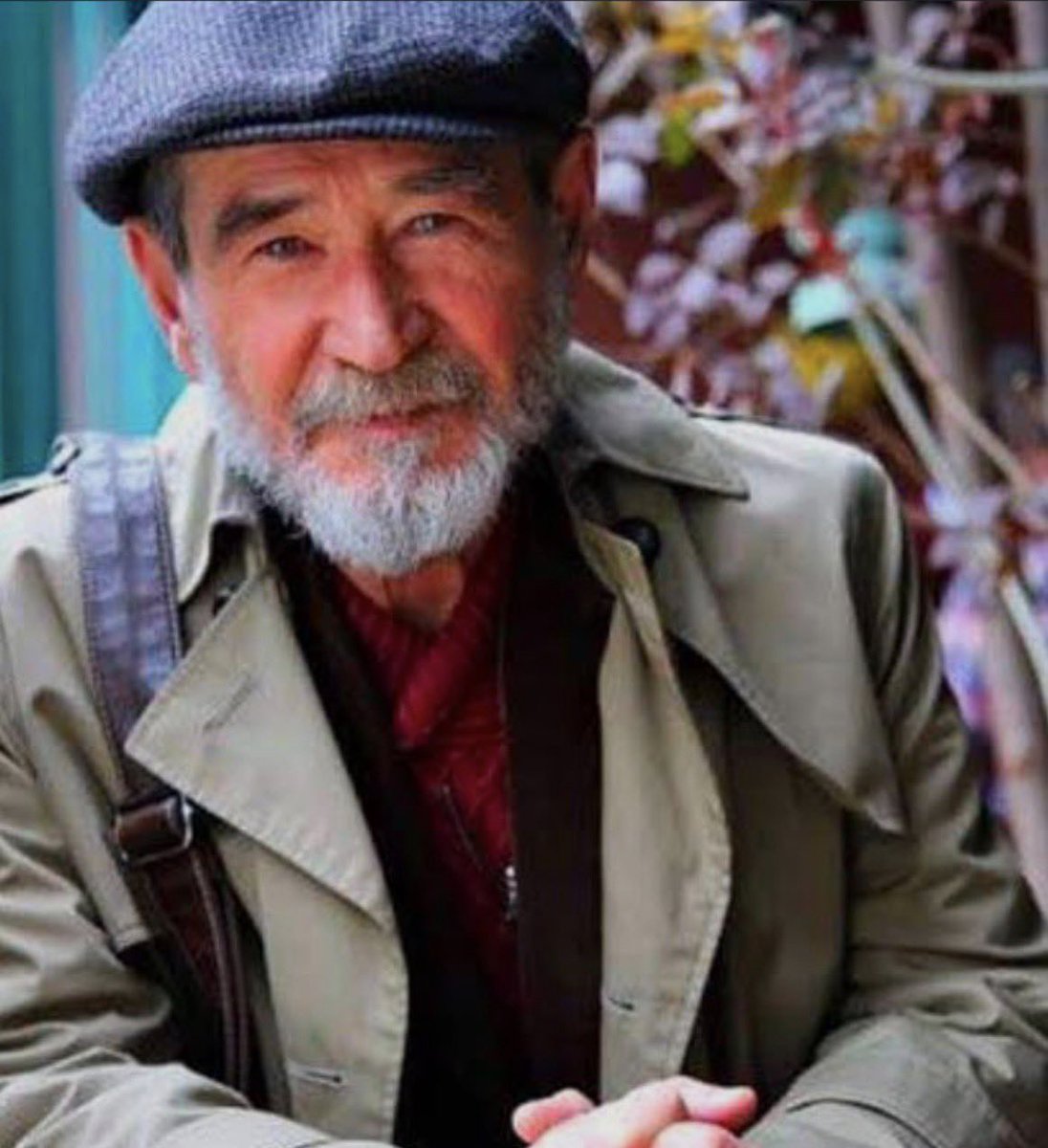 brssgll's tweet photo. Belli ki dağların
Denizlerin
Ve göllerin üzerinde
Sıyrılıp gelmektedir seher
Belli ki yakındır
Belli ki yakındır doğayı 
Ve hayatı Sarsacak saat…

Hoşçakal  #AhmetTelli https://t.co/ez6aq9YsRO