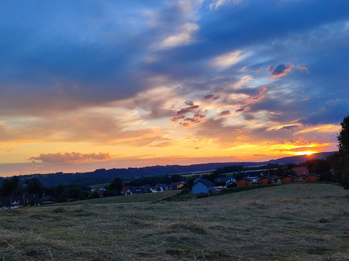 Kubicowy's tweet photo. Dawno nie było nic z cyklu #nazadupiu #sunsetalert https://t.co/pEMMS1px5d