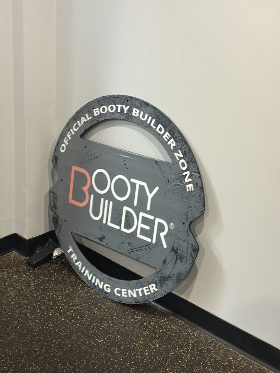 silvrgoat06's tweet photo. Yesterday’s thirsty Thursday activities 💪 I took the new BootyBuilder room for a test drive 🤣
And it was Pull Day #BootyBuilder #Gym #FitOver40 #ThirstyThursday #SummerVibes #FitnessJourney https://t.co/2tT6iNinZL