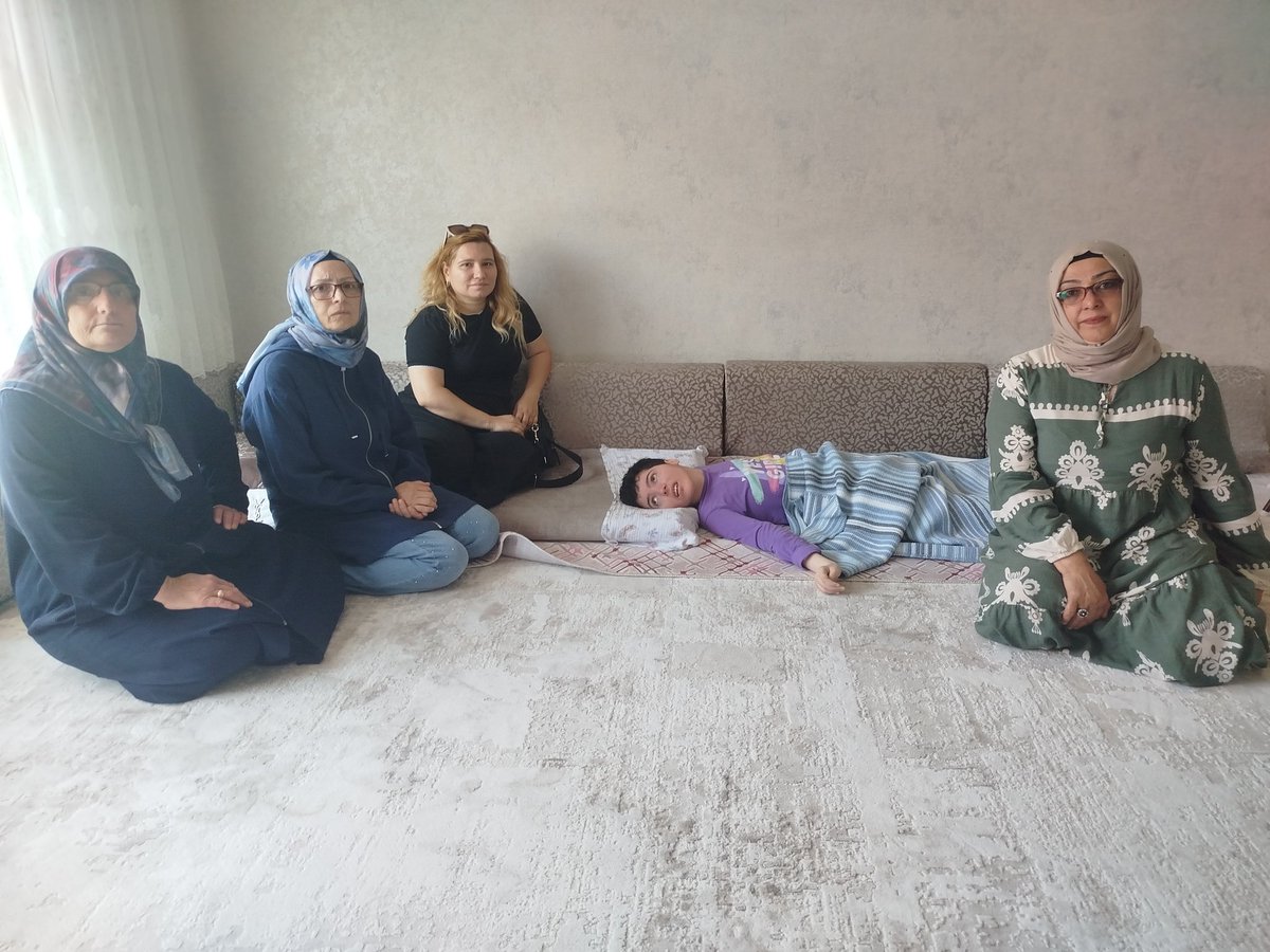 SelcukluKad's tweet photo. 📍Hocacihan 
Sosyal Politikalar Başkanlığımız kapsamında, yönetim kurulu üyelerimizle birlikte Hocacihan Mahallemizde engelli kardeşlerimizi ziyaret ettik.

Gönüllere dokunmanın, dayanışmayı güçlendirmenin ve her zaman vatandaşlarımızın yanında olmanın mutluluğunu yaşadık. https://t.co/NbLNjl7I87