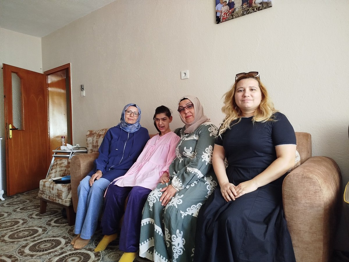 SelcukluKad's tweet photo. 📍Hocacihan 
Sosyal Politikalar Başkanlığımız kapsamında, yönetim kurulu üyelerimizle birlikte Hocacihan Mahallemizde engelli kardeşlerimizi ziyaret ettik.

Gönüllere dokunmanın, dayanışmayı güçlendirmenin ve her zaman vatandaşlarımızın yanında olmanın mutluluğunu yaşadık. https://t.co/NbLNjl7I87