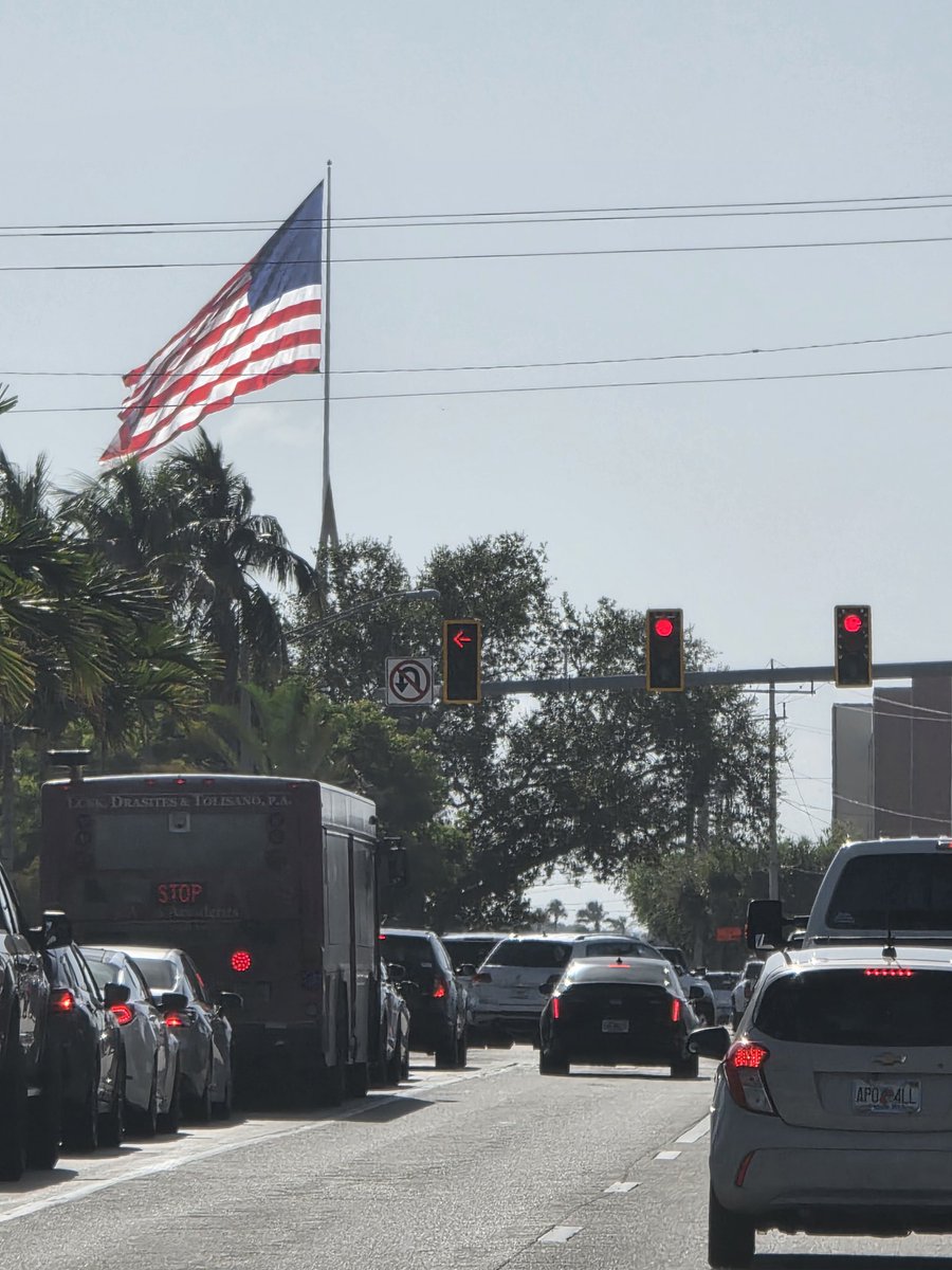 Soldring's tweet photo. @StraightFlorida Further on south is Cape Coral, currently sporting the tallest American flag in Florida @ 250 feet tall to commemorate 250 years of our glorious nation. Long may she wave! https://t.co/o8dDJ9dDig