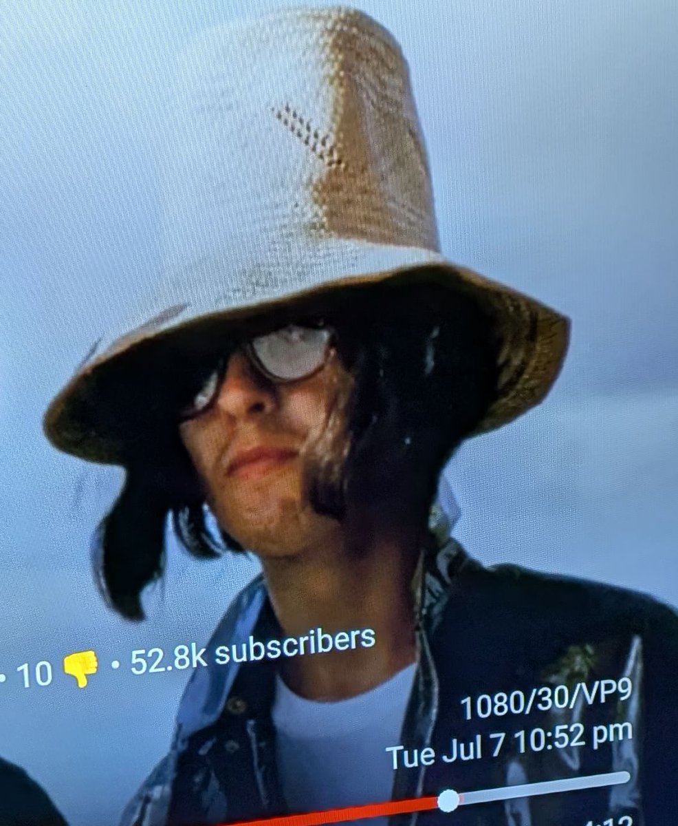 bish79's tweet photo. @liamgallagher @Mela_nie34 Hey up messiah, you look cool as fu+ here, which year was this? https://t.co/CP3wTCjD2x