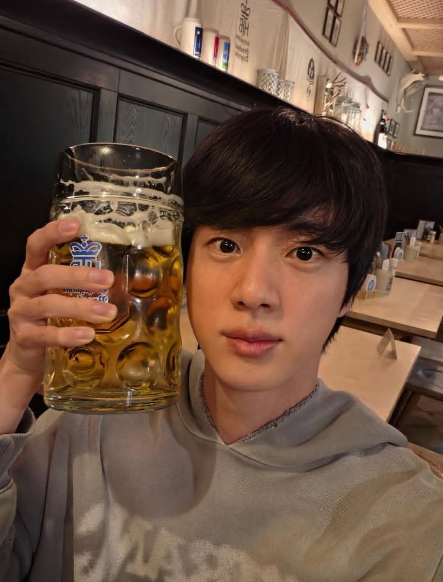 milesteg_7's tweet photo. Jin'in selfie paylaşmasını özlemişim❤️ bu fotoğraf yeni favorilerimden oldu çok tatlı 🤏💓 https://t.co/CnFeA18VWV
