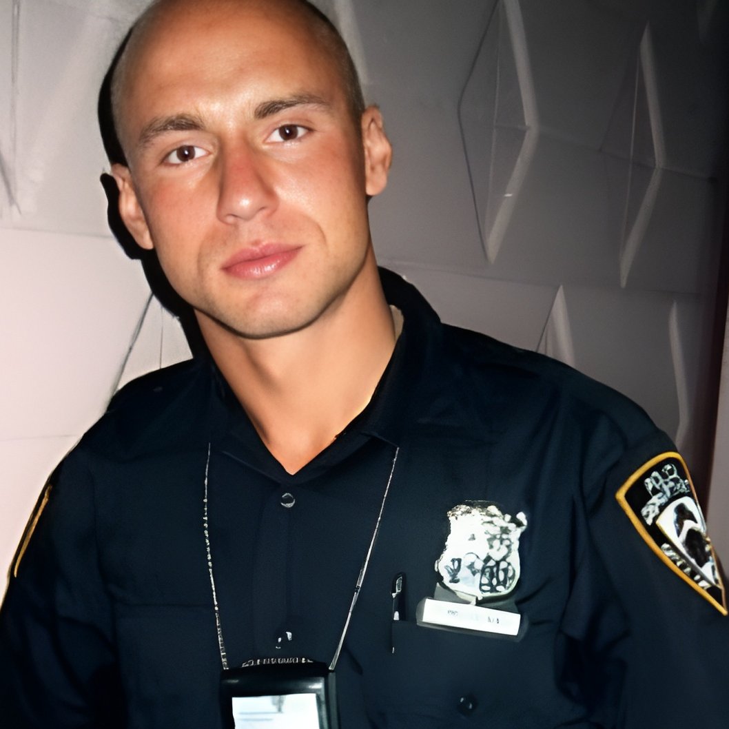 NYCPBA's tweet photo. Nineteen years ago today, our @NYPD71Pct brother, P.O. Russel Timoshenko, made the ultimate sacrifice after he was ambushed, shot and fatally wounded five days earlier when he and his partner stopped three dangerous individuals driving a stolen vehicle in Brooklyn. As Officer Timoshenko's final act in life, he confronted danger on behalf of the city he loved. Though it cost him his life, NYC police officers will always honor and remember his heroic example. #FidelisAdMortem