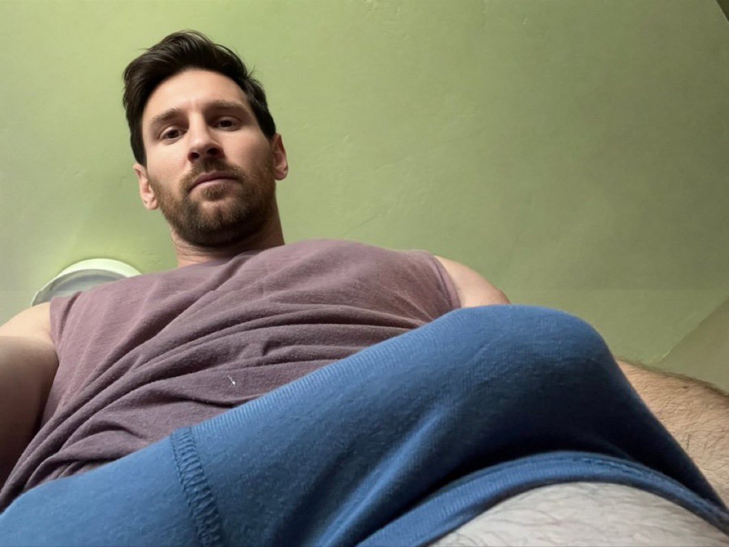 AnleykerA's tweet photo. #Messi  #bulto https://t.co/3hfJRIK0Uf