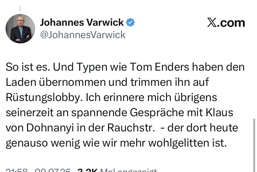 thomas_dudek's tweet photo. Schon im ersten Semester meines Geschichtsstudiums war Quellenkritik ein Hauptthema. Etwas, was Professorenclowns wie @ulrikeguerot und @JohannesVarwick bis heute nicht beherrschen. Alexander Rahr war bis 2022 bezahlter Gazprom-Lobbyist. https://t.co/cVjMpIfln3