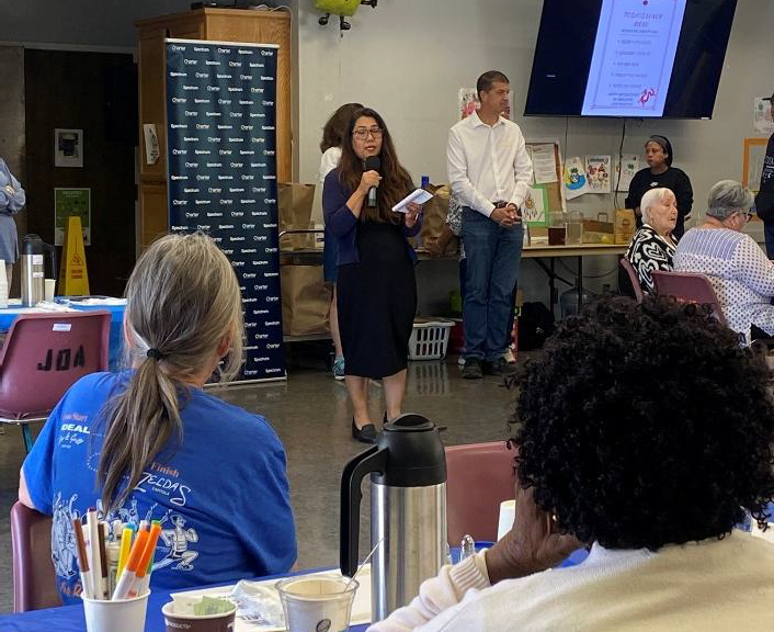Spectrum_Gov's tweet photo. Spectrum joined Hollister, CA Council Member Delores Morales to present @BenitoLink with a $15,000 Spectrum Digital Education Grant for its Senior TekConnect program, which helps older adults build digital confidence, independence, and stronger community connections. https://t.co/nQ7iXdU9UY