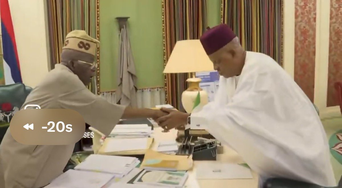 Magixlamy_'s tweet photo. Baba Eko 

See Where E Hang Cap Dey Collect Update On Rescue Mission 🤣🤣 https://t.co/a03nGho98s