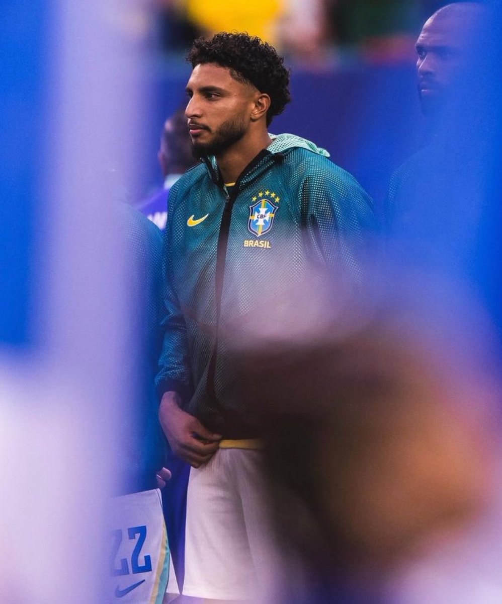ammandev's tweet photo. Ederson went from a dream summer to an absolute nightmare, and it wasn’t even his fault.

I feel for the guy but unfortunately for him, this was the most logical outcome. https://t.co/jGSqhmjslr