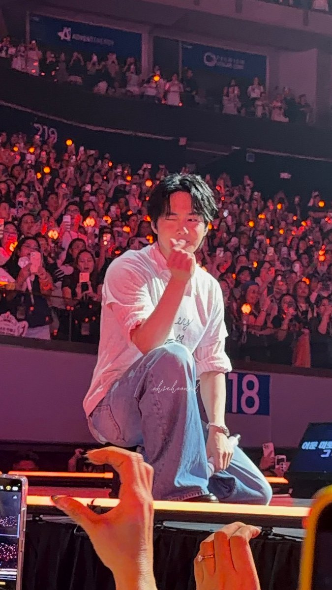ohsehooned's tweet photo. Sharing my best shots of Chanyeol, Suho, Kyungsoo and Kai from #EXhOrizoninManila 🫣 https://t.co/VsQ83LrmkL