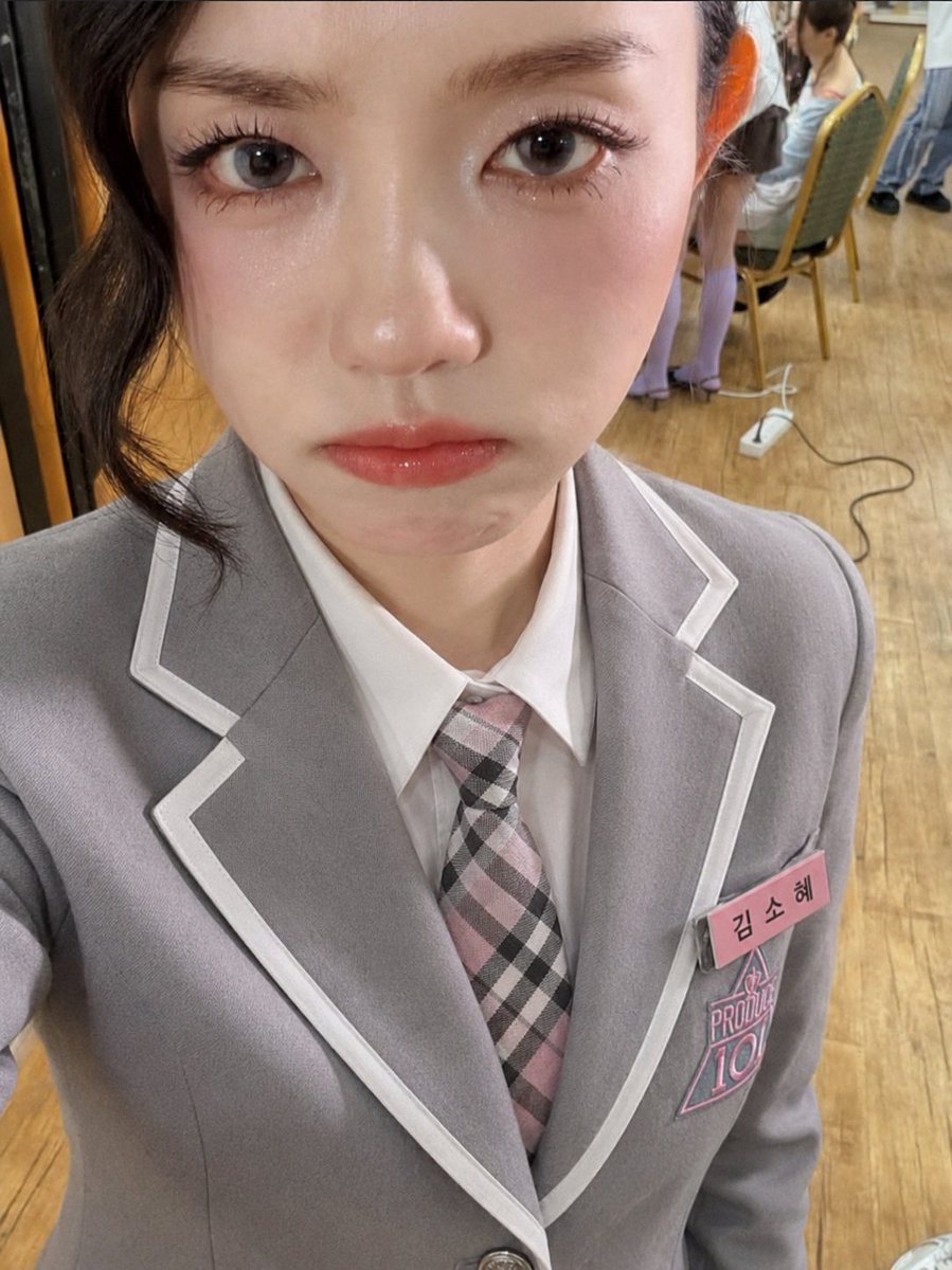 ekha_mye's tweet photo. WDYM Sohye wearing Produce 101 uniform???
Did IOI have another unreleased content??? https://t.co/3Jqb5U5F5p