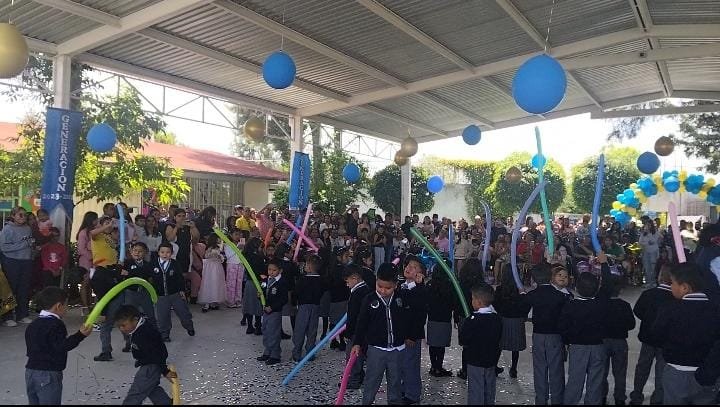 CurulPuebla's tweet photo. 👨‍🎓👩‍🎓🎓 || Ceremonia de Graduación de la Generación 2023 - 2026 en el preescolar Piltzincalli de Ignacio Romero Vargas. 

Un evento de gran orgullo, ilusiones y reconocimiento para padres de familia y docentes. #CurulPuebla https://t.co/eJZtPHKat2