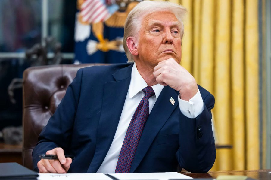 politvidchannel's tweet photo. 🚨#BREAKING: Epstein's secret photos of Donald Trump with young girls may have been found, potentially forcing Congress to impeach and remove him https://t.co/zWe4tmCfFy