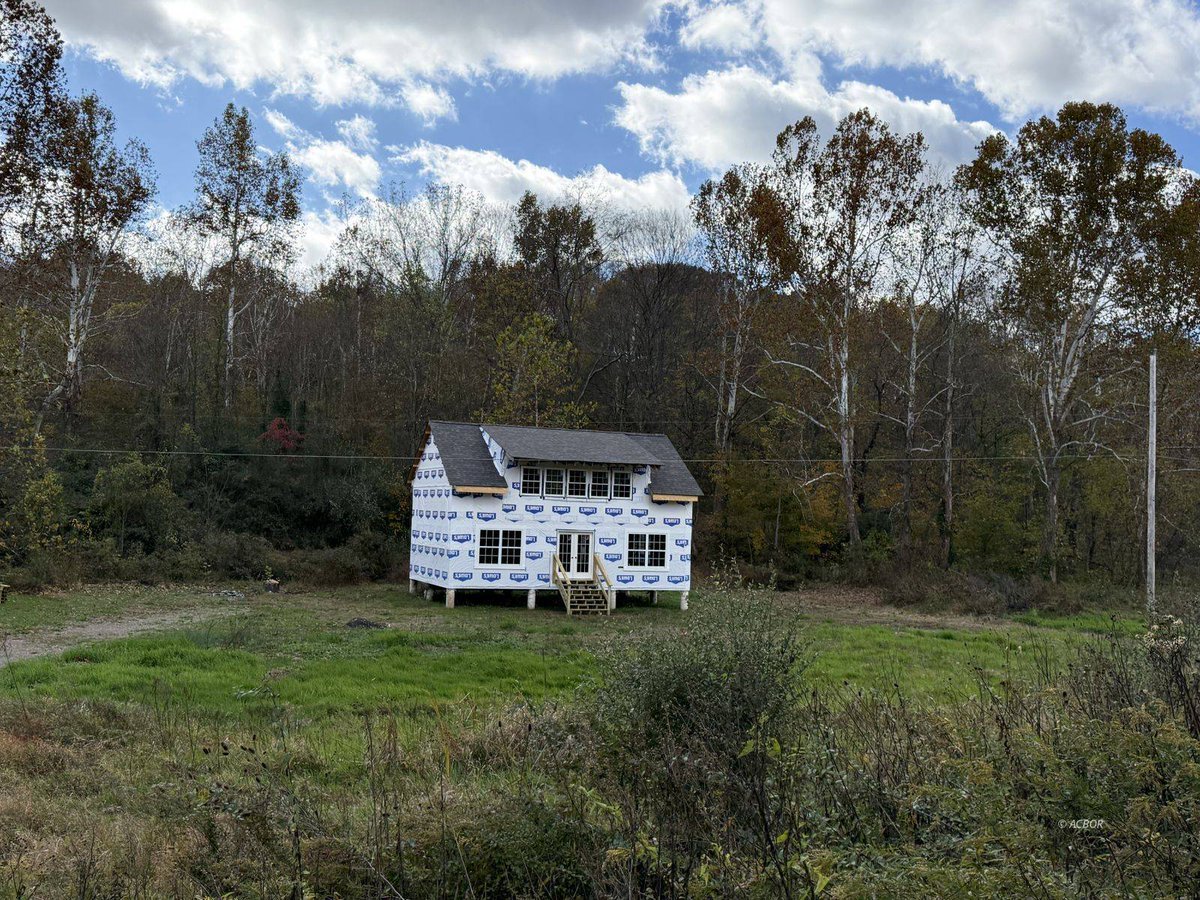 AthensOHRealtor's tweet photo. Under contract, but too special not to keep to myself! 🌲  

This 7.56-acre Albany retreat with an under-construction cabin offers rare privacy just minutes from Lake Snowden.  

Details: https://t.co/U2Ghn5thFY  

#AlbanyOH #CountryLiving https://t.co/iw8oPyzgN8