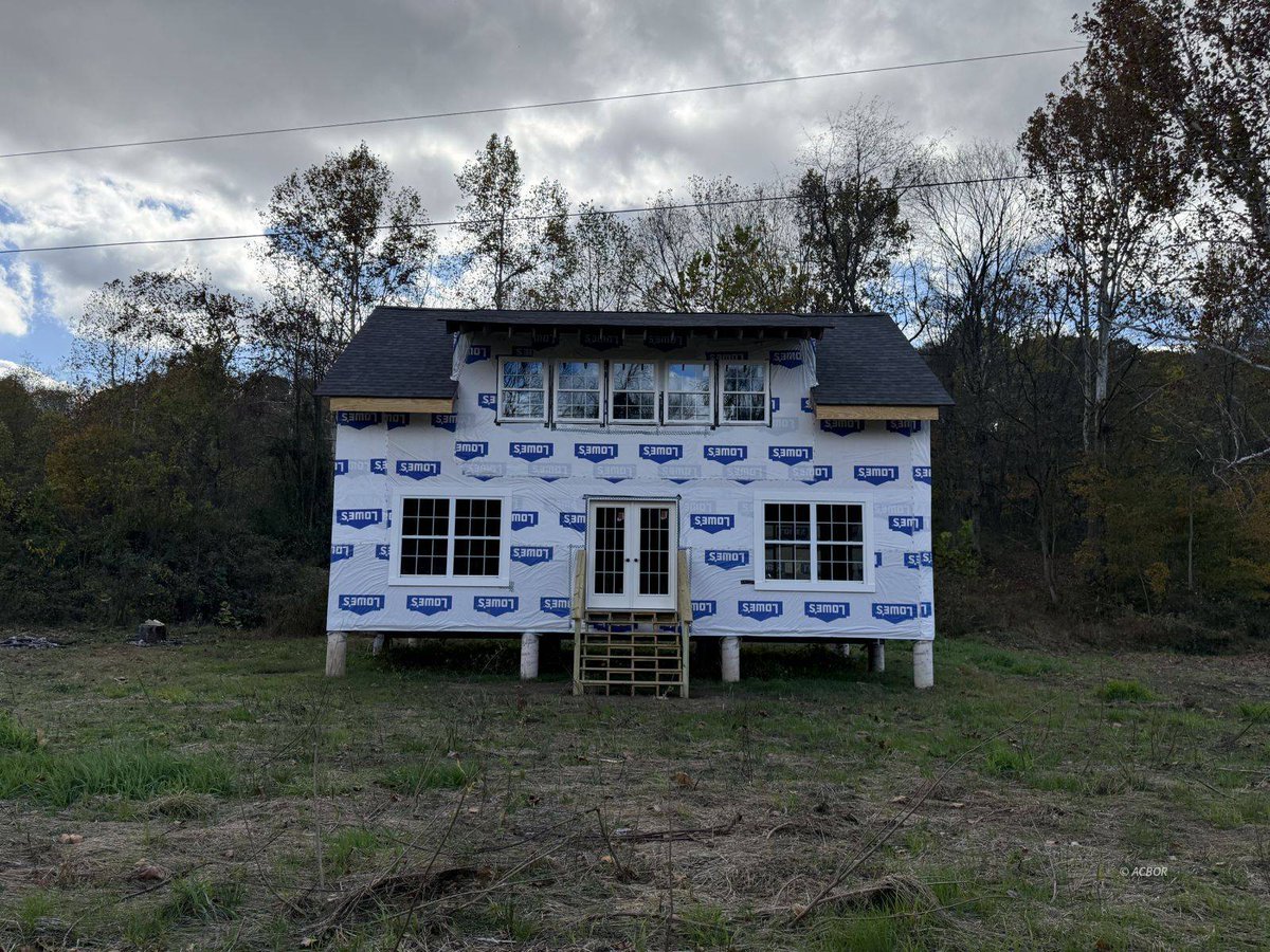 AthensOHRealtor's tweet photo. Under contract, but too special not to keep to myself! 🌲  

This 7.56-acre Albany retreat with an under-construction cabin offers rare privacy just minutes from Lake Snowden.  

Details: https://t.co/U2Ghn5thFY  

#AlbanyOH #CountryLiving https://t.co/iw8oPyzgN8