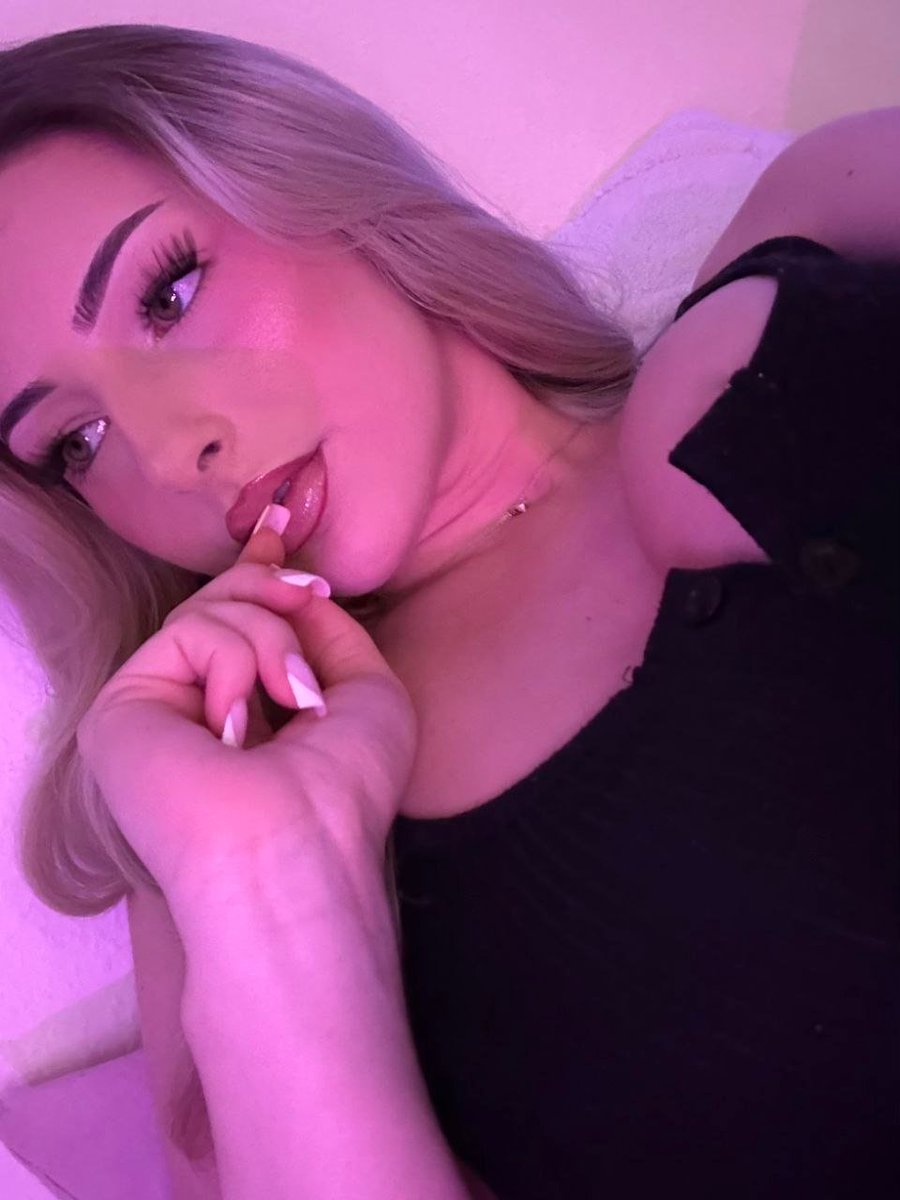 Ariaydra's tweet photo. Hello ici on joue à quoi ce soir ??🍓🍓 https://t.co/saLDUTrb0G