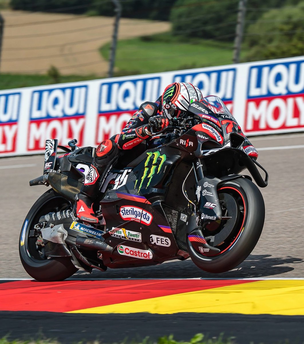 ApriliaPlanet's tweet photo. FORZA ‼️@Marco12_B ❤️💪🏻🇮🇹
.
❤️❤️❤️❤️❤️
.
FORZA ‼️ @ApriliaOfficial  ❤️🇮🇹🔥
.
#ComeOnGuys ‼️ #MotoGP
@dainese 💪🏻 
@MonsterEnergy  😍
@Sterilgarda 💪🏻
.
@VitoBezzecchi  💪🏻❤️💪🏻❤️
. https://t.co/1NgTGhNhIk