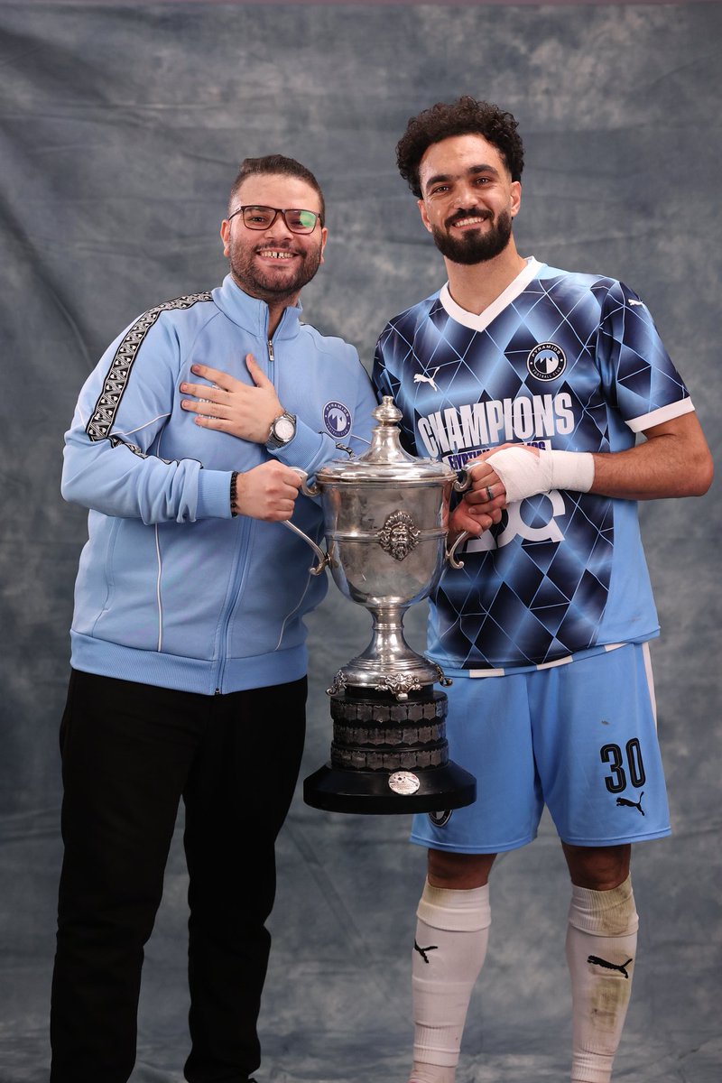 MoDawoud98's tweet photo. يوم إعلان قائمة المنتخب كنت مع زيكو بنتفرج على ماتش نهاية الدوري في المدرجات لإنه موقوف ومش هيلعب، وكان خلاص الموسم بالنسبالنا انتهى لدرجة إني جهزتله ڤيديو أهم لقطاته في الموسم

خلصنا الماتش وودعنا بعض عشان ناخد الأجازة قبل ما نحضر للموسم الجديد، هو كان هيخرج مع أسرته وأنا رايح.. https://t.co/2g6KnXKK2z