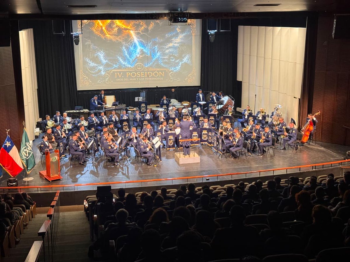 FACh_Chile's tweet photo. Integrante de la Banda Sinfónica #FACH alcanzó un importante logro académico al defender su examen de grado del Magíster en Interpretación Musical de la Universidad de Chile. La presentación incluyó el estreno en Chile de la suite sinfónica “El Olimpo de los Dioses”. https://t.co/7VCQJLDvDx