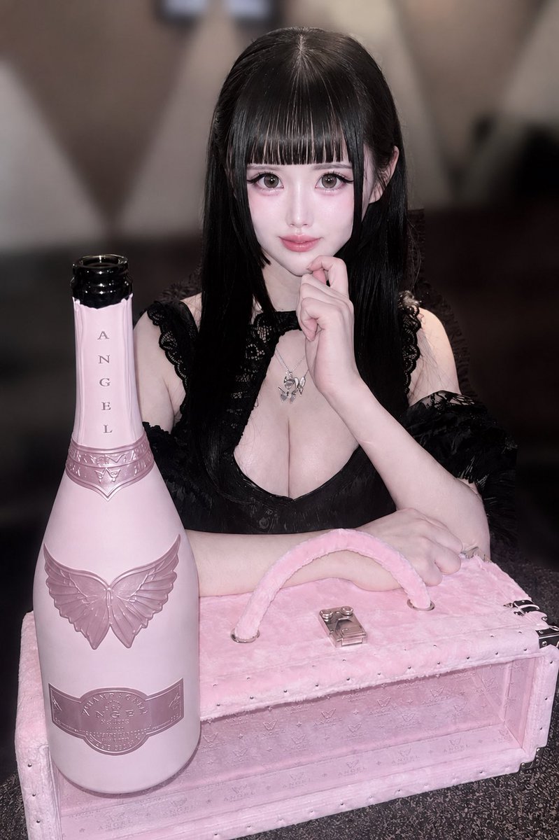 ageha__chann's tweet photo. 初ｴﾝｼﾞｪﾙﾄﾞｩﾐｾｯｸʚ🎀ɞ  ぴんくちょーかわい
やっとｽﾀｰﾄ地点ってかんじ.
ご主 こんなに早く夢叶えてくれてありがとう♡
 #歌舞伎町 #コンカフェ嬢 #あえる https://t.co/KyfRql8Yfi
