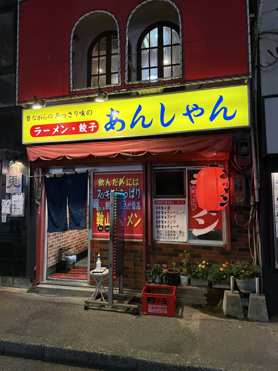 19781024's tweet photo. 昨日は鞍山@勾当台公園さんへ初訪。2杯目

麻婆ラーメン（並）

ストレート中細麺は少し柔めでもちっとしていて餡がしっかり絡んで美味

麻婆餡はとろみが強く豆板醤や花椒のピリ辛で後からくる痺れが心地良く挽肉の旨みやニンニク生姜と効いてウマ

今日も美味しいラーメンごちそうさまでした

#鞍山 https://t.co/wJBMIcXU7S