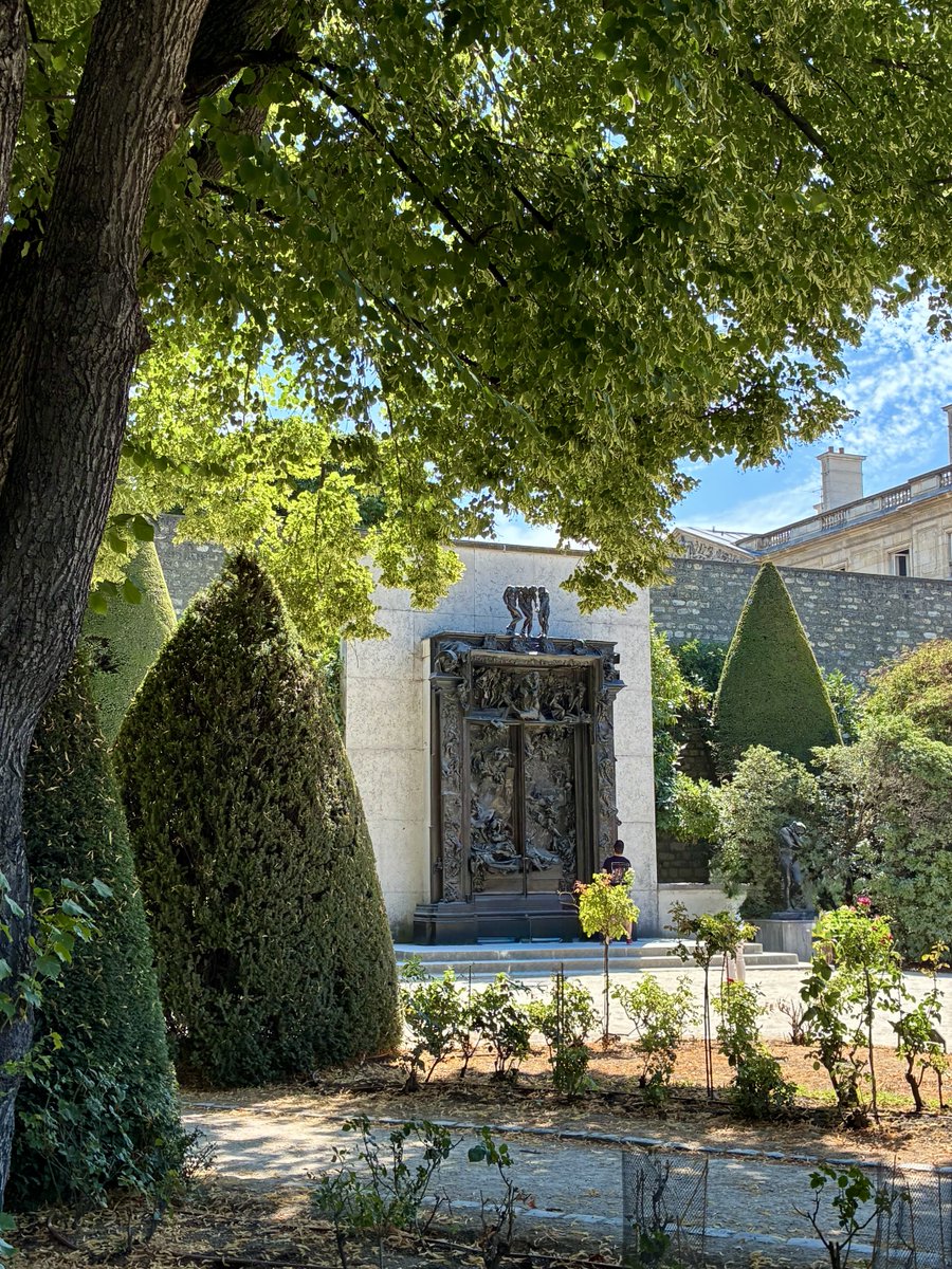 BFleurot's tweet photo. Rodin les mains du genie , sa créativité , ses capacités de travail aboutissent à un foisonnement d’œuvres .. 📸B. Fleurot 🌿💚🌿 https://t.co/tq4C5vFQJd