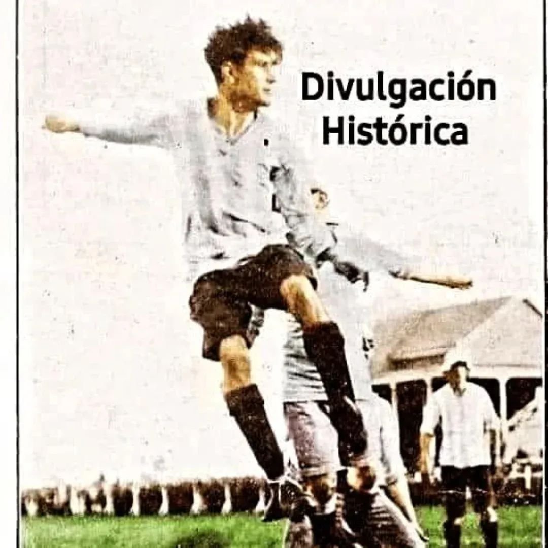 PittisRacingHis's tweet photo. Un día como hoy nacía Francisco Olazar.
“Pancho” o “Tute” nació en Quilmes (provincia de Buenos Aires) el 10 de julio de 1885. Un volante central fuerte en el quite, exquisito con la pelota, con fuerte personalidad, generador de juego, buen remate de larga distancia, destacado en el juego aéreo y con gol. Surgido en el club Mariano Moreno (una pequeña institución dela ciudad de Avellaneda), llegó a Racing en 1908 para la Cuarta División y luego fue puntal, símbolo y capitán de un equipo imbatible que obtuvo el heptacampeonato entre 1913 y 1919.
Una figura descollante que vistió únicamente la camiseta de La Academia; aunque, en realidad, también vistió otra casaca que tenía los mismos colores: la de la Selección Argentina, de la que también fue técnico en el Mundial llevado cabo en Uruguay en 1930.
Por sus bondades futbolísticas era considerado una máquina, habida cuenta de “su poderosa armonía y positivismo ofensivo y defensivo”. Poseedor de un gran ascendente sobre sus compañeros (tanto en Racing como en la Selección Nacional), convirtió además 37 goles (la mayoría de ellos de cabeza o con remates de larga distancia), una cifra inusual para la posición que ocupaba en la cancha.
Durante los años que jugó en Racing ganó 19 títulos: 7 torneos locales, 5 Copas Ibarguren, 4 Copas de Honor Municipalidad de Buenos Aires, 2 Copas Aldao y 1 Copa de Honor Cousenier.
Falleció en Lomas de Zamora (provincia de Buenos Aires) el 17 de septiembre de 1958.
