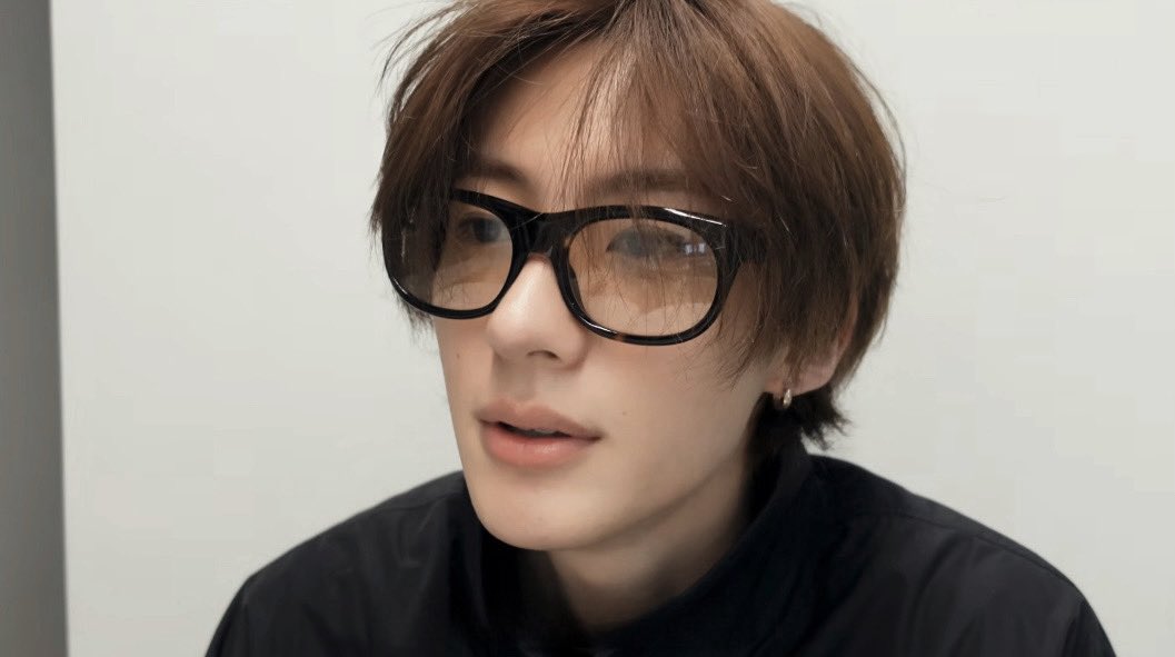 amntonni's tweet photo. คิดถึงแว่น https://t.co/QRWPbMLIVw