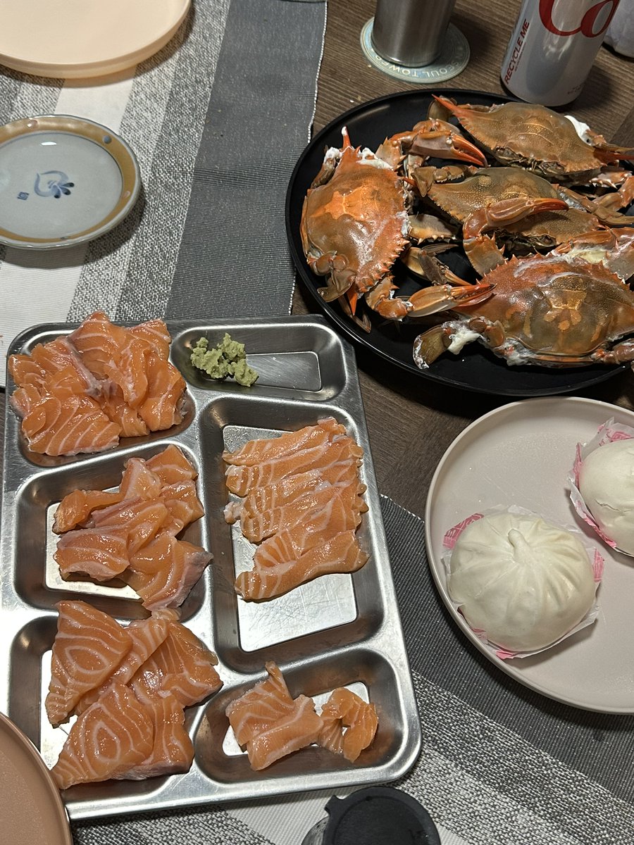 EllieJapan2022's tweet photo. Do you think they want to say something?
#sermon #刺身 #sashimi #steamedcrabs #familytime
#myfavorite #Manhattan #NYC #theUS https://t.co/AU0MUJ1ELJ