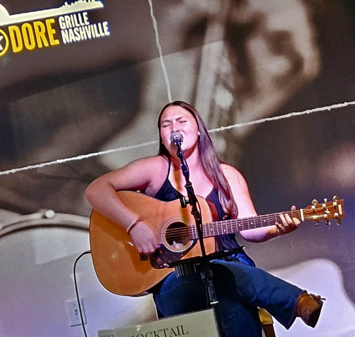 TonyMilazzoLive's tweet photo. Last night @commodoregrille was a special night! I met 2 young inspiring songwriter's that stood out! They also came over &amp; introduced themselves. Wayne &amp; I were very impressed with @jennykidwellmusic &amp; @gunnarmccoy_music

#songwriter #music #musician #nashville #musicpublishing https://t.co/T8IiR2xlj8