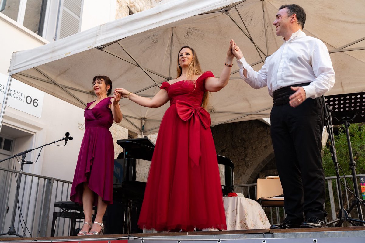 beafontaine's tweet photo. Festi’Vence avec Vincent Tizon et Marie-Laure Charlat.
@Photos Robert Rivoira. https://t.co/1UmHupUIYk