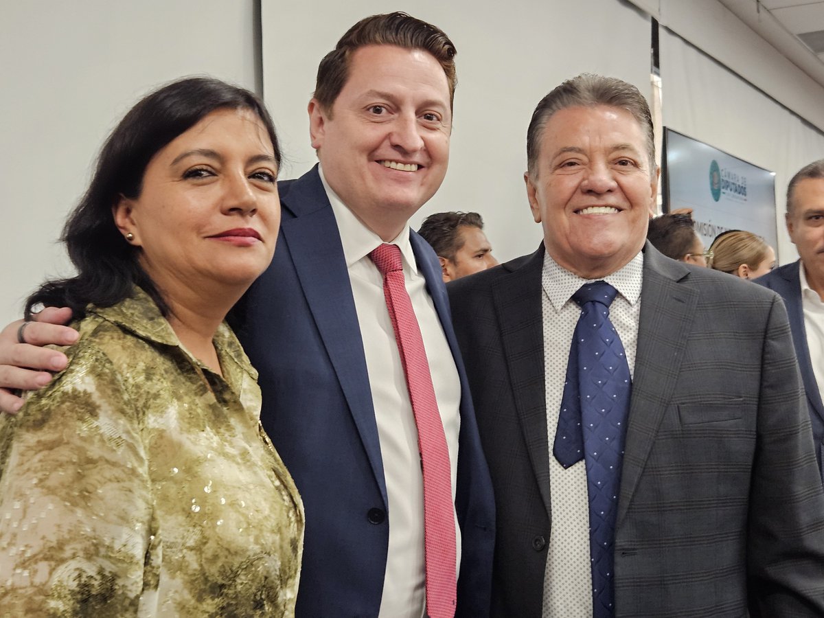 AlmaRosaGto's tweet photo. 🛣️ Participé en la reunión de la Comisión de #Infraestructura con el secretario Jesús Antonio Esteva para dialogar sobre las necesidades de las regiones y las obras estratégicas que impulsarán el desarrollo y el bienestar de #México. 💪🇲🇽

Seguimos trabajando por una infraestructura que beneficie a todas y todos.