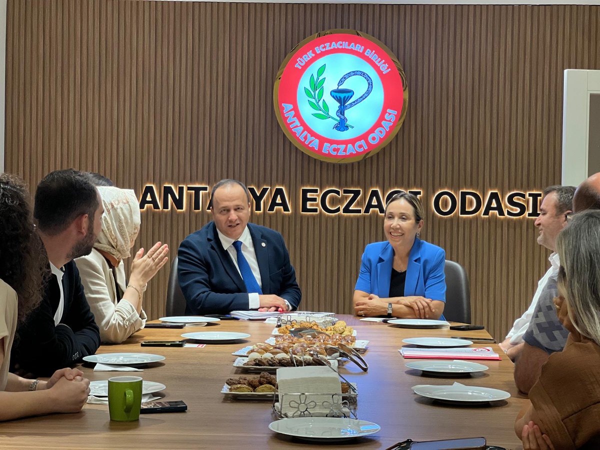 tubavuralcokal's tweet photo. Antalya Eczacı Odası'nı ziyaret ederek Oda Başkanı Ecz. Mustafa Çelebi ve Yönetim Kurulu üyeleriyle bir araya geldik.

Nazik misafirperverlikleri için Sayın Başkanımıza ve Yönetim Kurulu üyelerine teşekkür ediyor, çalışmalarında başarılar diliyorum. https://t.co/nziIiot1LV
