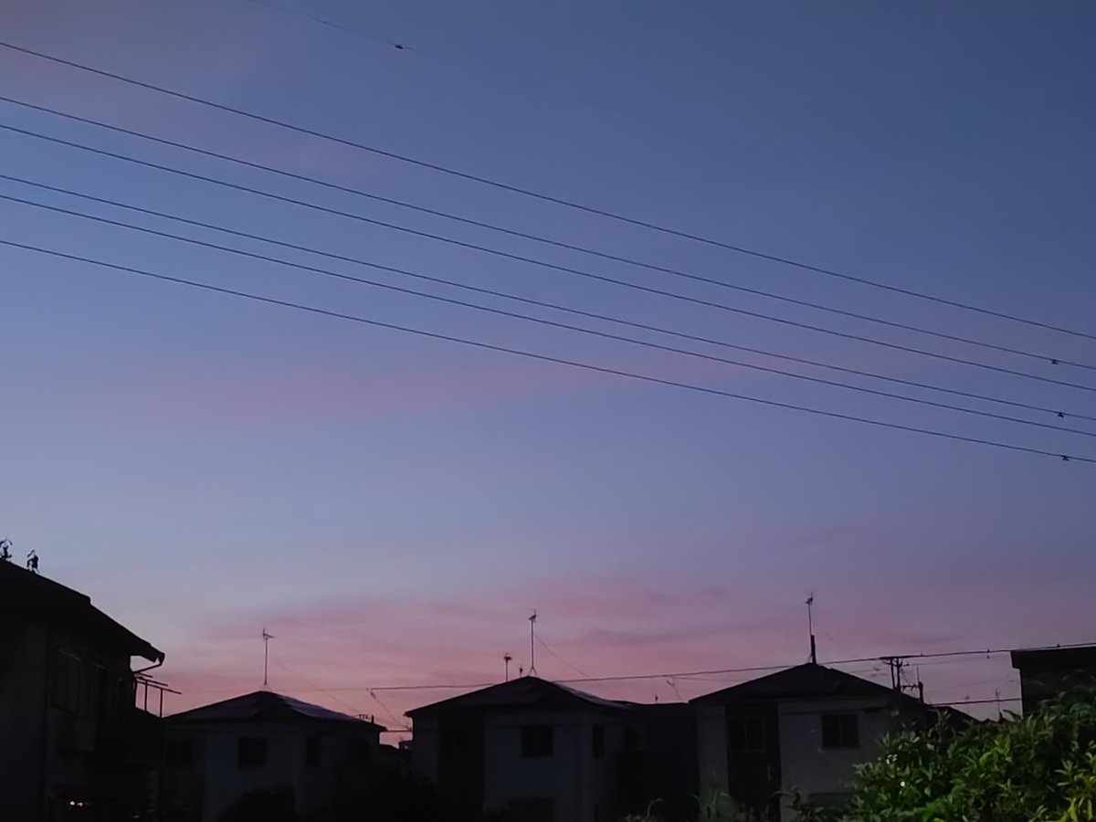 rankichi1007's tweet photo. 久しぶりに綺麗な朝焼けを見てます✨
#イマソラ https://t.co/8kTVLLBwGf