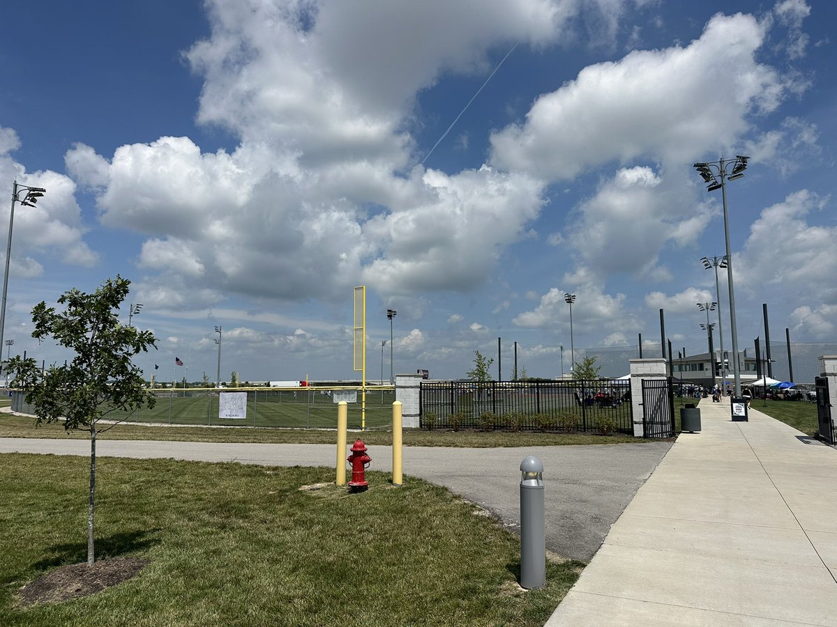 CoachWThees's tweet photo. From prospect camps to recruiting weekend….summers are for softball 🥎!!!! #softballLife #circlecity 💙🌳#findingtrees https://t.co/WkeoHa3TmE