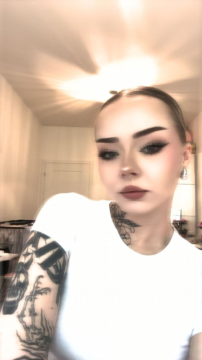 LadyH3xia's tweet photo. Piątek wieczór, pewnie siedzisz sam i nie wiesz co ze soba zrobić a jak dobrze wiemy dzisiaj 10 więc dobrze wiemy do kogo powinna trafić twoja wypłata 💸 https://t.co/eA2WQHdxit