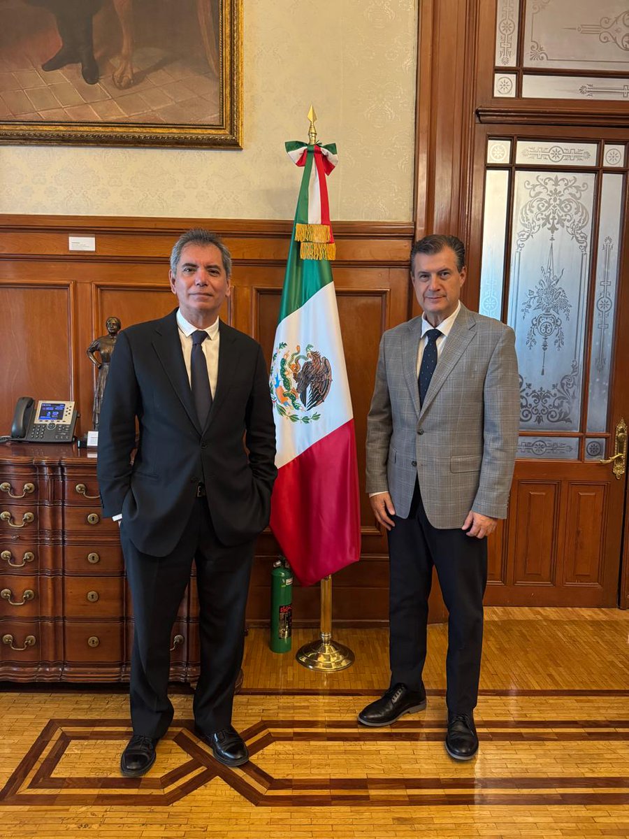RGarza_AMIA's tweet photo. Sostuvimos una productiva reunión con @Edgar_Amador_Z, Secretario de @Hacienda_Mexico,  y con los titulares del @SATMX  y de @AduanasMx 

Agradezco la apertura al diálogo para abordar temas de interés para la industria automotriz y seguir construyendo soluciones en beneficio del sector y del país.

#UnaIndustriaEnMovimiento #MotorDeMéxico #IndustriaAutomotriz

@AmiaMexico