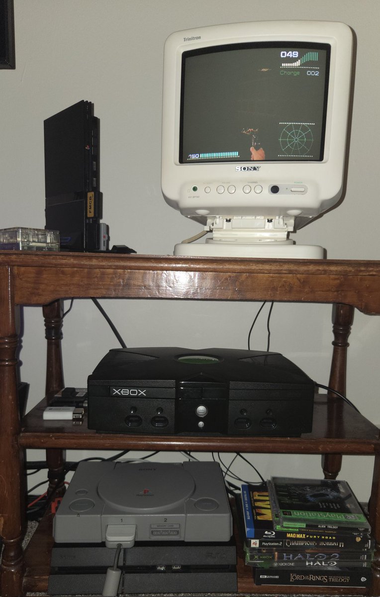 NamiRespecter's tweet photo. Buy physical games and pirate everything else. https://t.co/jIs9NqA4XP