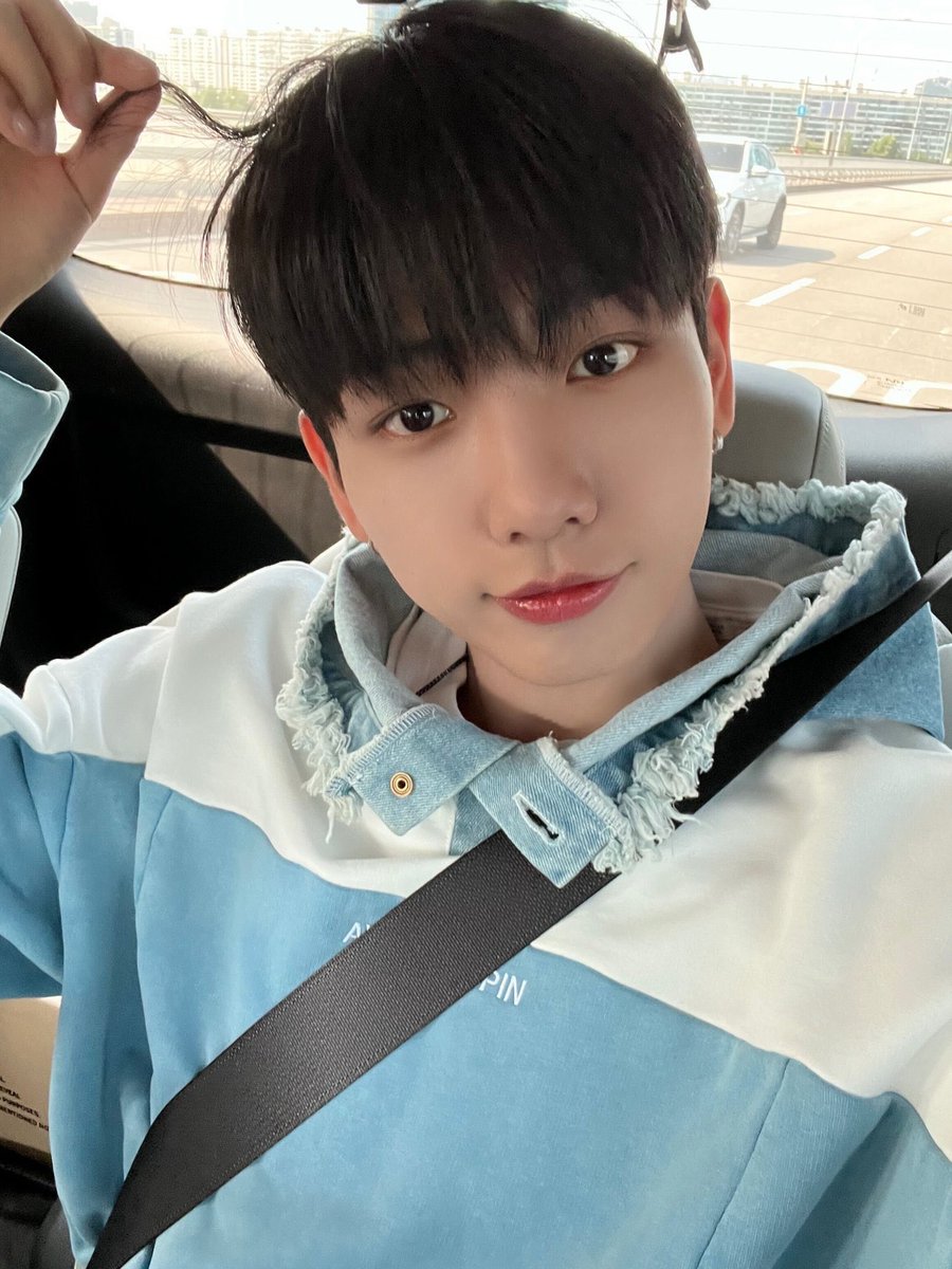 sunedoclub's tweet photo. Obvio que no me podía perder del #𝔉irs𝕥·𝑓an·meet𝕚ng, si que aquí ando bien feliz porque ademas, mi niño nos dará su #𝕴karisꕀpho͞𝐭obook y espero que el mío este autografiado

⠀⠀⋆  թawթs𝒾clᥱ  ˚.ฅ᥀  ყᥙc𝚑aᥒ https://t.co/GgkTubYa58