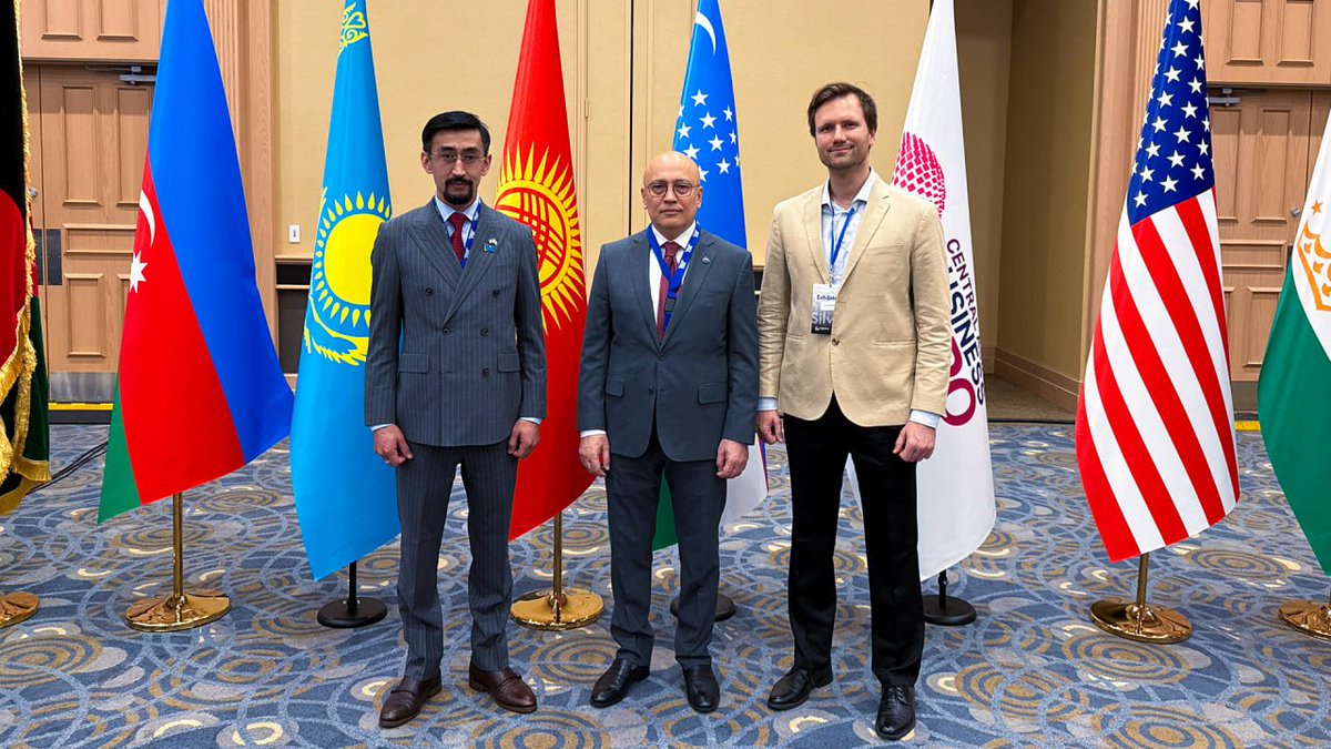 AllatraSweden's tweet photo. ALLATRA Civic Platform deltog i CABXPO Chicago 2026

Den 30–31 maj deltog volontärer från ALLATRA Civic Platform i CABXPO Chicago 2026, en internationell affärsmässa som samlade entreprenörer, investerare, företagsledare, myndighetsrepresentanter och innovatörer från hela världen.

Under evenemanget förde volontärerna dialog med deltagare från olika branscher, tog del av nya vetenskapliga initiativ och deltog i diskussioner om innovation, utveckling och internationellt samarbete. Teamet presenterade även ALLATRA Global Research Centers rapport "Nanoplastics: A Systematic Risk Analysis for Human Health, Ecosystems, and the Environment" - https://t.co/9eUdi814CC - med fokus på de miljö- och folkhälsofrågor som är kopplade till nanoplastföroreningar.

I takt med att CABXPO fortsätter att växa internationellt fungerar mässan som en viktig plattform för att stärka globala partnerskap, kunskapsutbyte och konstruktiv dialog mellan näringsliv, myndigheter och det civila samhället.

Volontärerna från ALLATRA Civic Platform uttrycker sin uppriktiga uppskattning till CABXPO organisationskommitté för ett framgångsrikt internationellt forum och riktar ett särskilt tack till Gulshanbek Ravshanbek för hans ledarskap, vision och engagemang för att främja internationellt samarbete och gränsöverskridande samverkan.

🔗 Fullständig pressrelease:
https://t.co/I2VpKx5dYd

#CABXPO2026 #Chicago #InternationelltSamarbete #Innovation #Näringsliv #Civilsamhälle #ALLATRA #Nanoplaster #Miljö #GlobalDialog