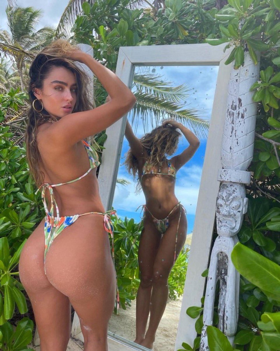 portraitofwomen's tweet photo. Sommer Ray her longevity is insane https://t.co/FXB47p2aqt