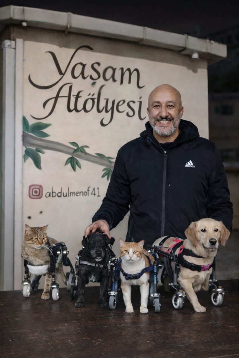 ComradeTevfikov's tweet photo. ‘Bir vatandaş’ yazıp geçene kadar kimmiş acaba diye araştırın mesela. İsmini yazın, varsa hesabını bulun, paylaşın. 
Bu kadar güzel işler yapan insanları haber yaparken hakkını da verin bir zahmet. @Abdulmenaf41 https://t.co/yHmzd0q1e4