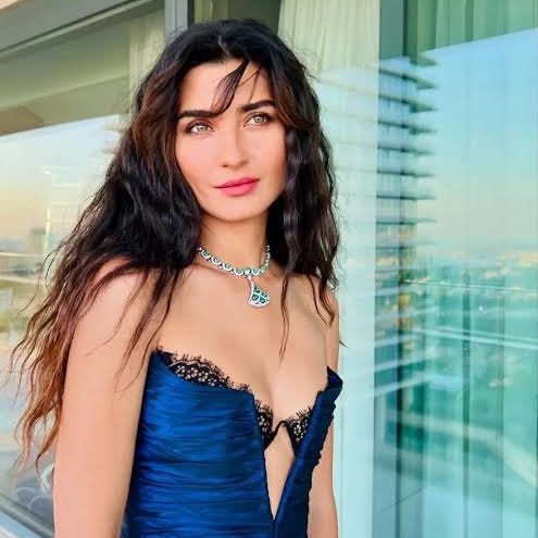 gusholderhaber's tweet photo. Tuba Büyüküstün: "Saçlar anı biriktiriyor. Saç kapatmak dışarıdan alacağımız kötü enerjiyi koruyor.

Saçların sinir sistemimizin uzantısı olduğu söyleniyor." https://t.co/zhnGye6xQ8